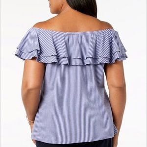 🆕 NWT - tiered ruffled top.